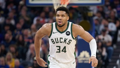 星空体育官网-没太多办法！字母哥半场得10分4板5助 多次强攻搏犯规&amp;罚球8中6