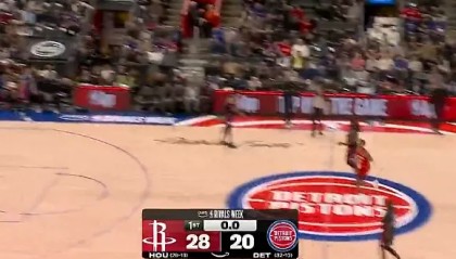 星空体育中国-史密斯中圈超远三分不中，火箭首节28-20领先活塞