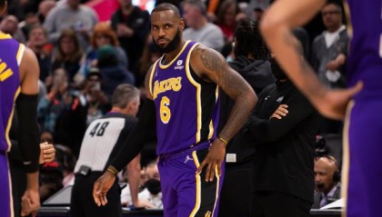 星空体育中国-终迎来甜蜜赛程！33连胜50周年湖人借机整顿崛起？