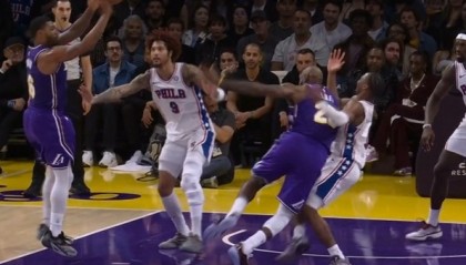 星空体育中国-维持原判！马克西卡位拽倒詹姆斯个人5犯 76人挑战失败