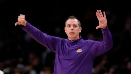 星空体育-【揭秘】帅位风雨飘摇！险胜爵士令沃格尔死里逃生